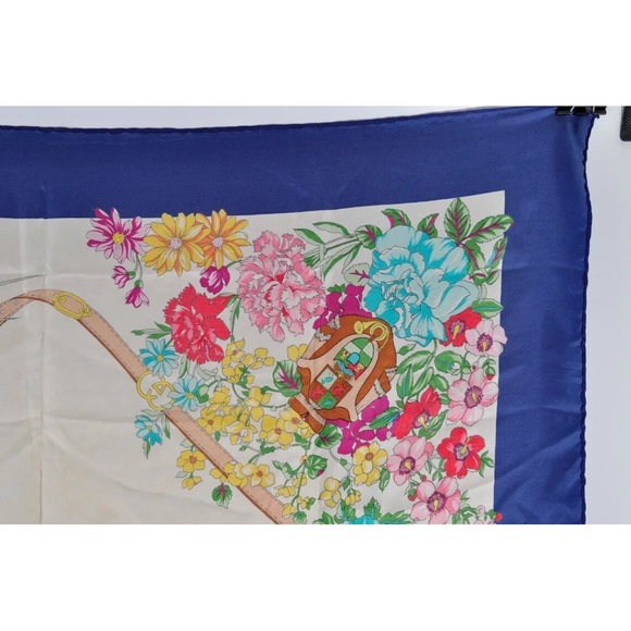 GUCCI Flower Multicolor Scarf 34x34 100% Silk GUC Authentic w/Tag 10193 - Picture 6 of 12